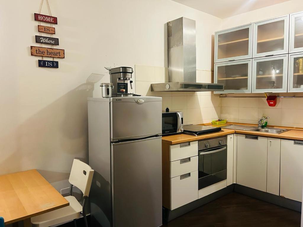 Easy Room Italy Prada Милано Екстериор снимка