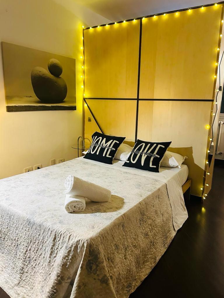 Easy Room Italy Prada Милано Екстериор снимка