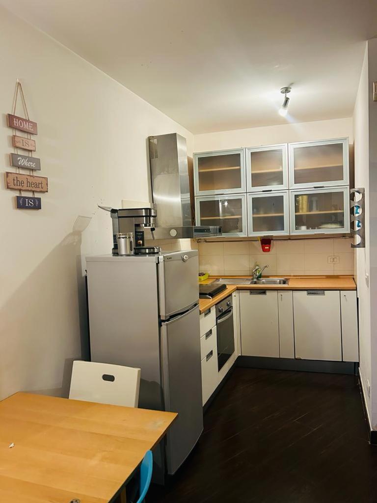 Easy Room Italy Prada Милано Екстериор снимка