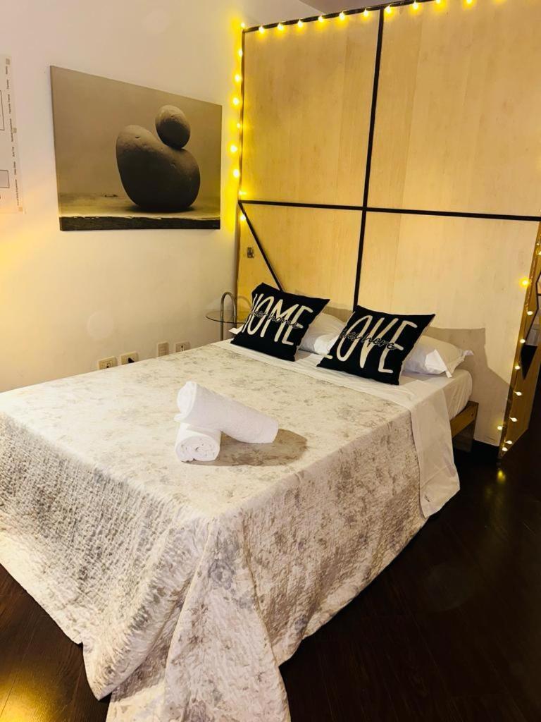 Easy Room Italy Prada Милано Екстериор снимка
