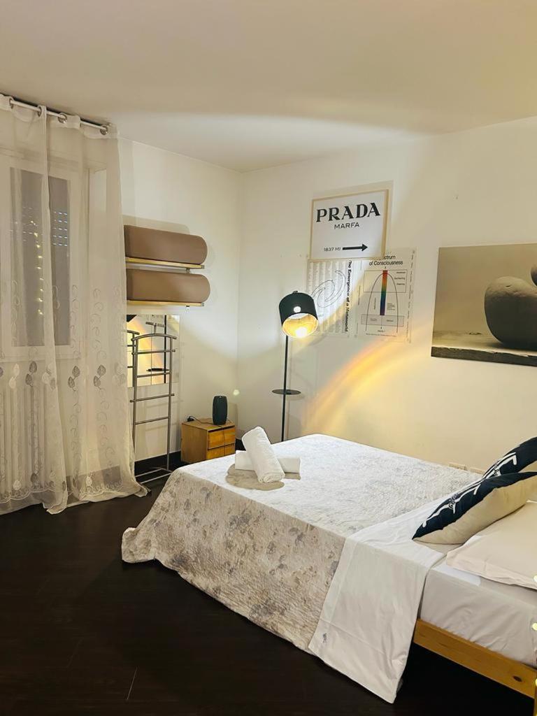 Easy Room Italy Prada Милано Екстериор снимка